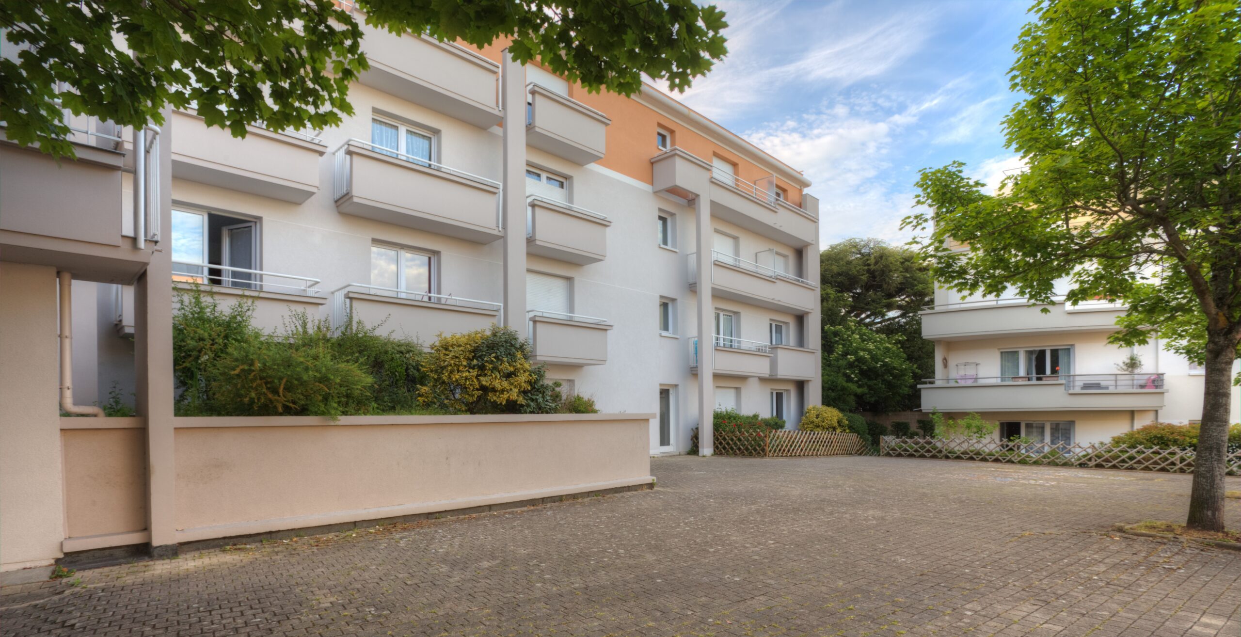 RESIDENCE CHAMP DE BATAILLE — 2/2